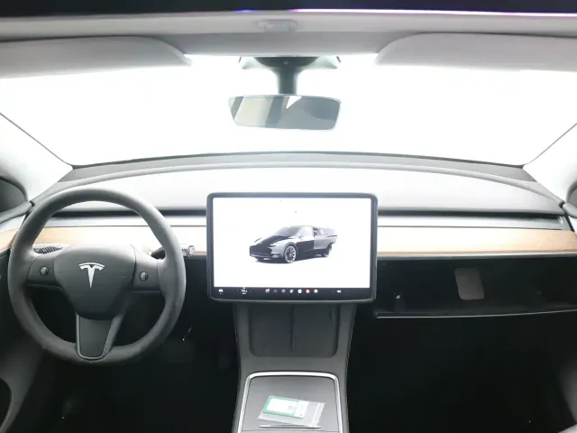 Tesla Model Y — Фото автомобиля 9