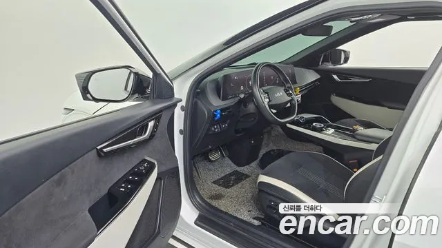 Kia EV6 — Фото автомобиля 10