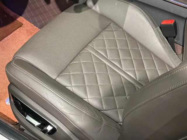 Audi A8 — Фото автомобиля 12