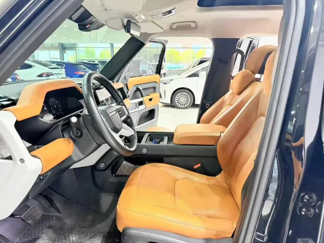 Land Rover Defender — Фото автомобиля 7