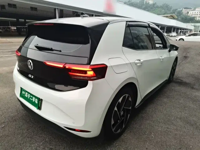 Volkswagen ID.3 — Фото автомобиля 6