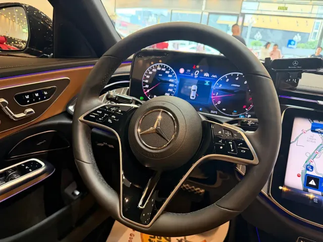 Mercedes-Benz E-Class — Фото автомобиля 16