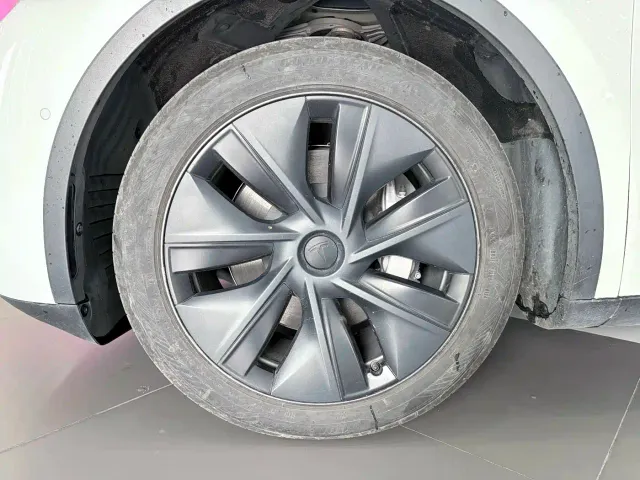 Tesla Model Y — Фото автомобиля 10