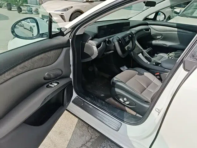 IM Motors LS6 — Фото автомобиля 15