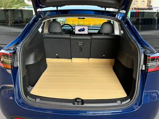 Tesla Model Y — Фото автомобиля 18