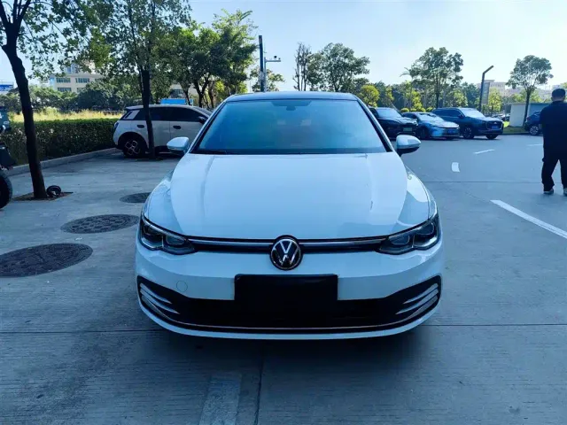 Volkswagen Golf — Фото автомобиля 2