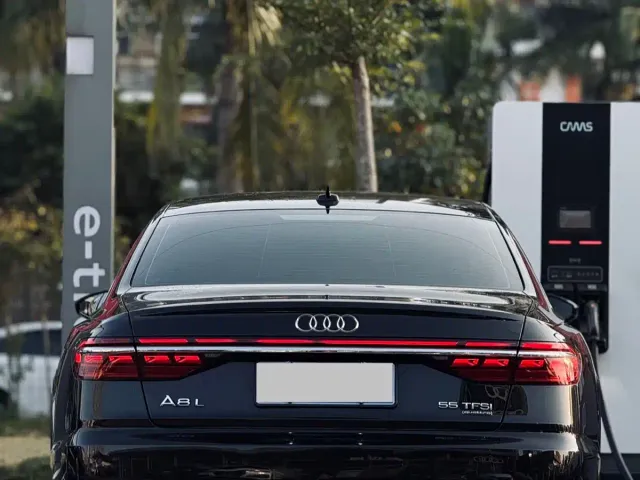 Audi A8 — Фото автомобиля 13