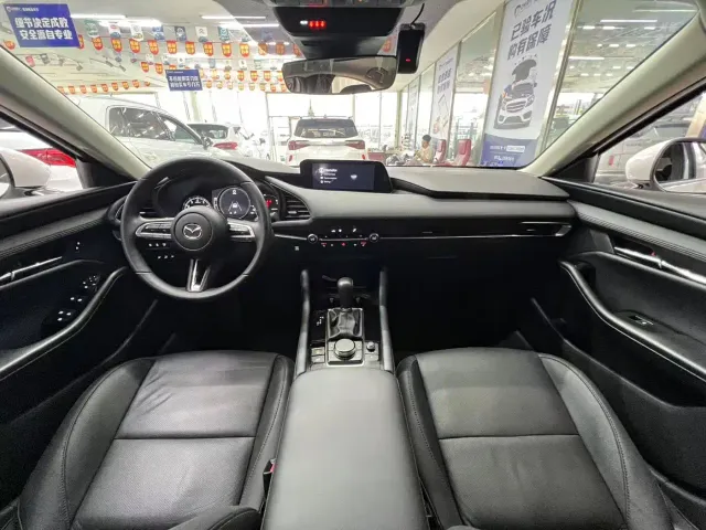 Mazda Axela — Фото автомобиля 9