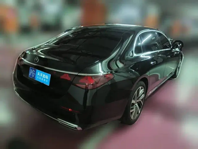 Mercedes-Benz E-Class — Фото автомобиля 2