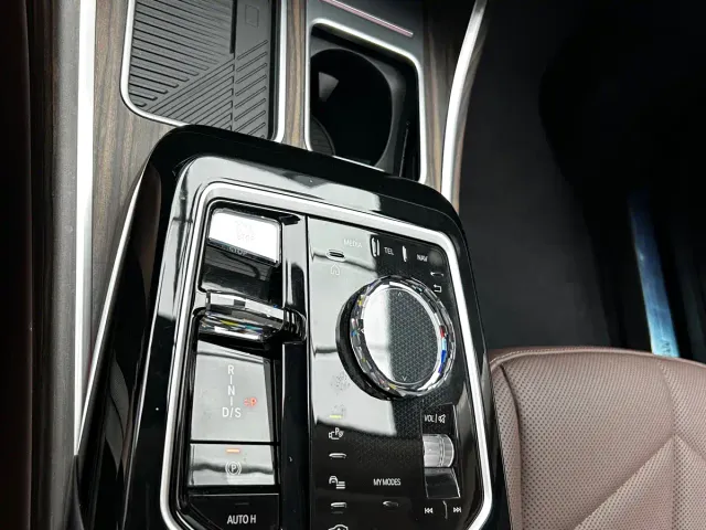 BMW 7 Series — Фото автомобиля 11