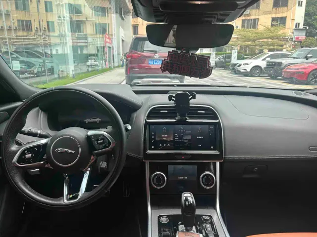 Jaguar XEL — Фото автомобиля 7
