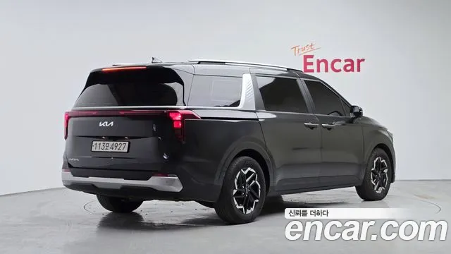 Kia Carnival — Фото автомобиля 2
