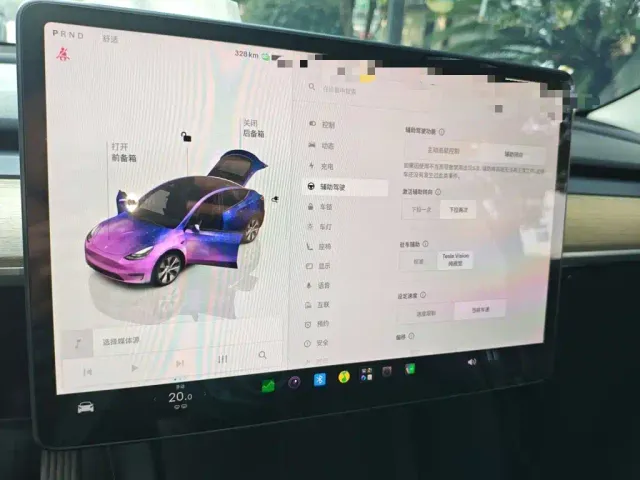 Tesla Model Y — Фото автомобиля 15