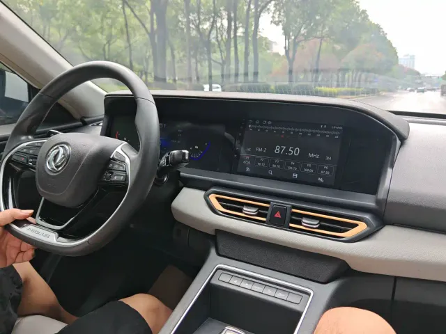 Dongfeng Fengshen E70 — Фото автомобиля 4