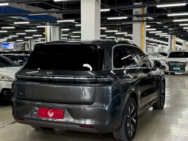 Li Auto L8 — Фото автомобиля 9