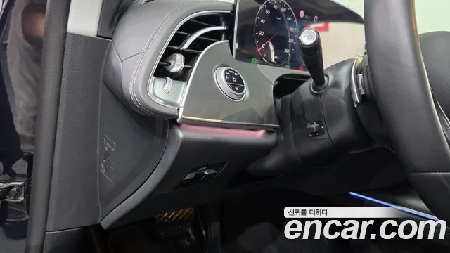 Mercedes-Benz E-Class — Фото автомобиля 25