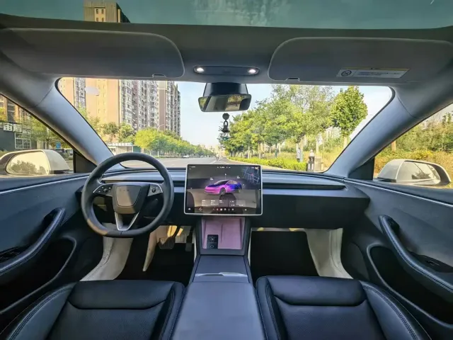 Tesla Model 3 — Фото автомобиля 28