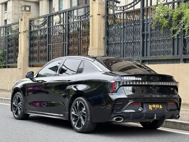 Lynk & Co 03 — Фото автомобиля 23