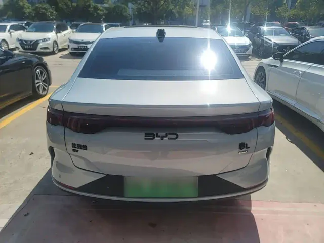 BYD Qin L — Фото автомобиля 5