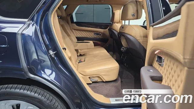 Bentley Bentayga — Фото автомобиля 12