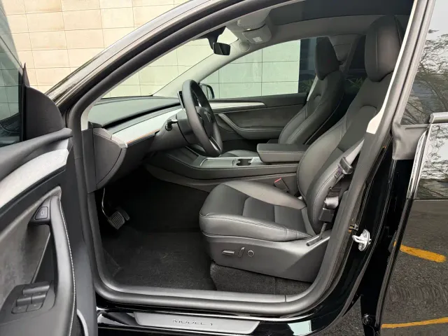 Tesla Model Y — Фото автомобиля 8