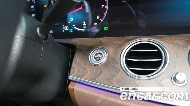 Mercedes-Benz E-Class — Фото автомобиля 29