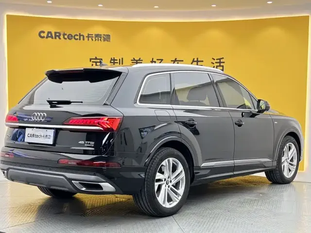 Audi Q7 — Фото автомобиля 4