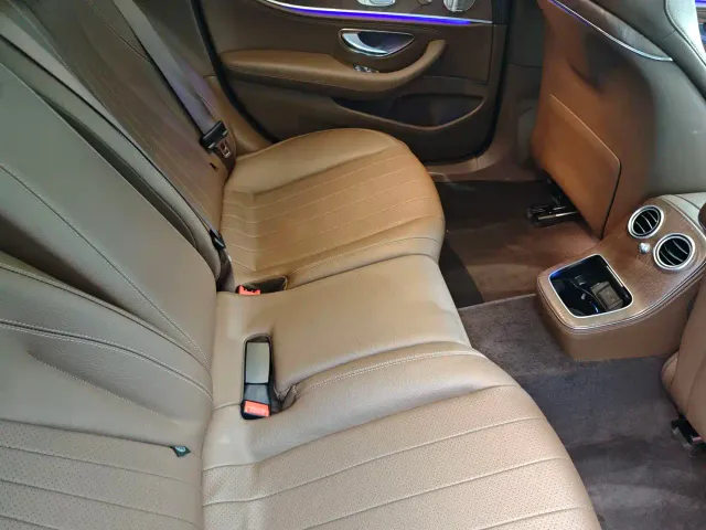 Mercedes-Benz E-Class — Фото автомобиля 8
