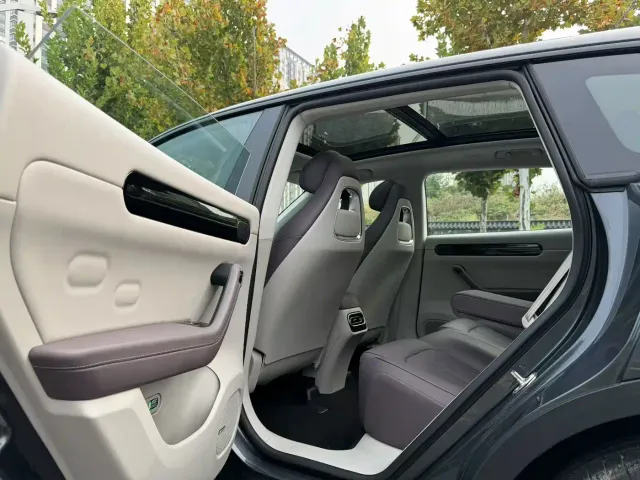 Leapmotor C11 — Фото автомобиля 6