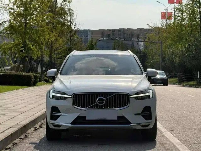 Volvo XC60 — Фото автомобиля 2