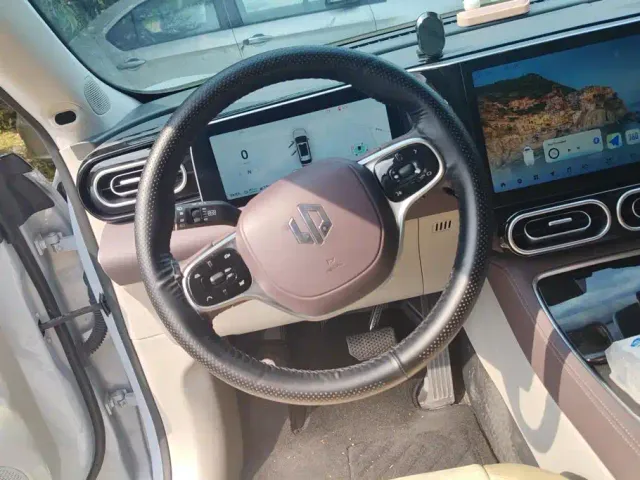 Leapmotor C11 — Фото автомобиля 15