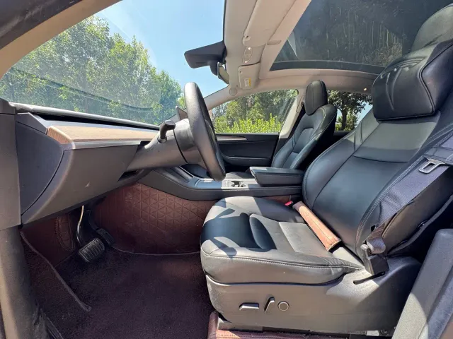 Tesla Model Y — Фото автомобиля 4