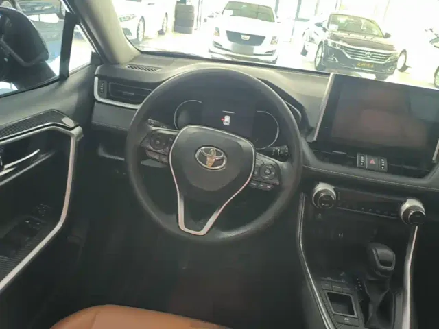 Toyota RAV4 — Фото автомобиля 10