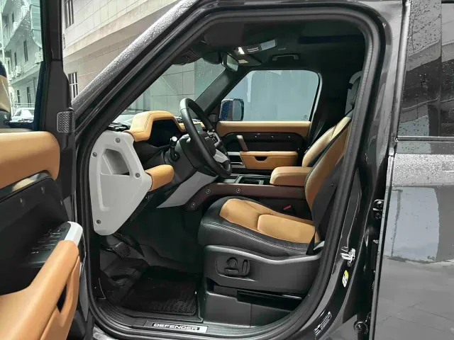 Land Rover Defender — Фото автомобиля 9