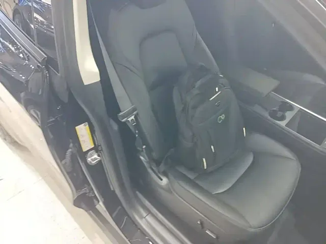 Tesla Model Y — Фото автомобиля 24