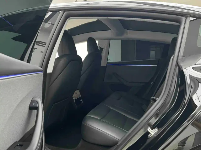 Tesla Model 3 — Фото автомобиля 6