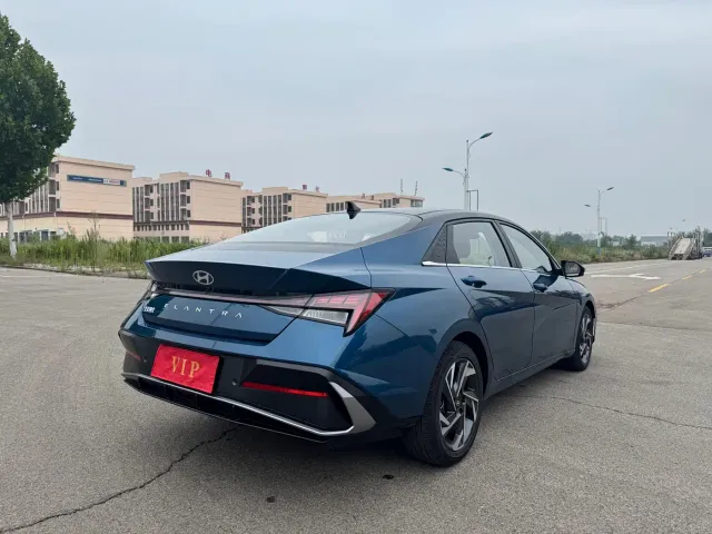 Hyundai Elantra — Фото автомобиля 18