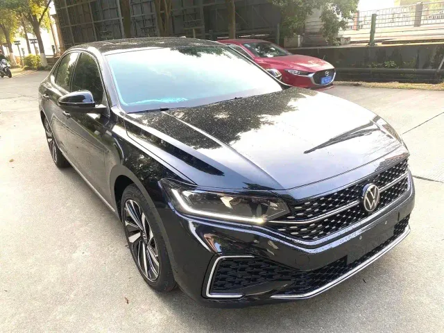 Volkswagen Passat — Фото автомобиля 2