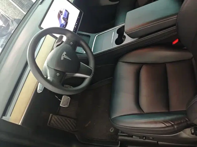 Tesla Model Y — Фото автомобиля 15