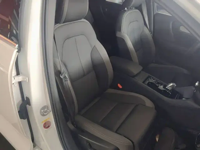 Volvo XC40 — Фото автомобиля 24