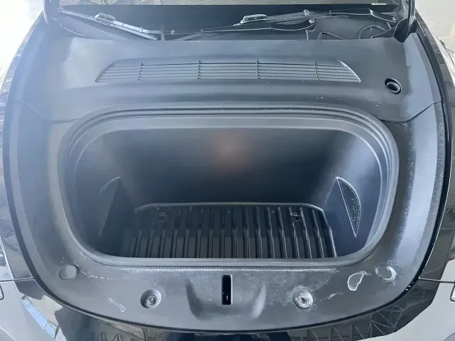 Tesla Model Y — Фото автомобиля 4