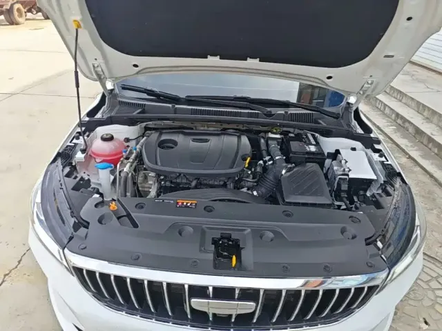 Geely Emgrand — Фото автомобиля 19