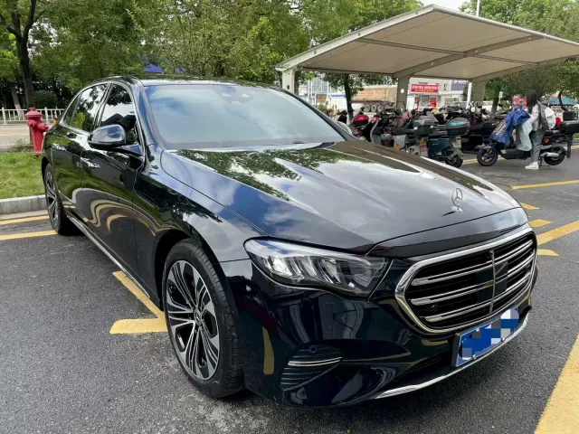 Mercedes-Benz E-Class — Фото автомобиля 2