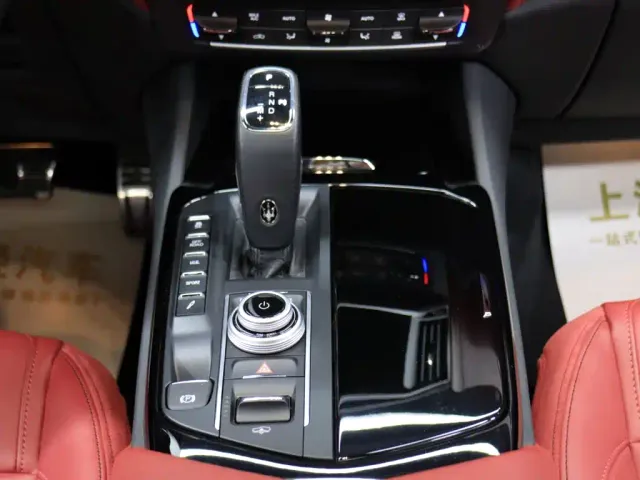 Maserati Levante — Фото автомобиля 14