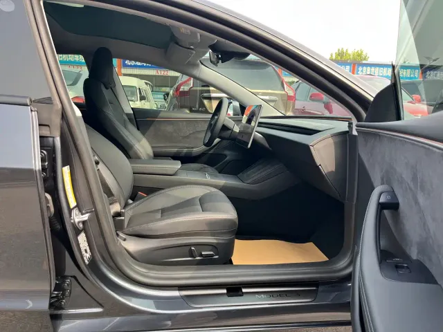 Tesla Model 3 — Фото автомобиля 24
