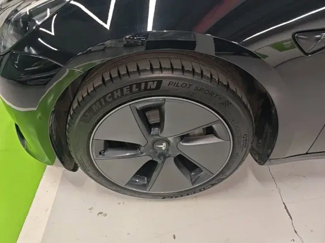 Tesla Model 3 — Фото автомобиля 22