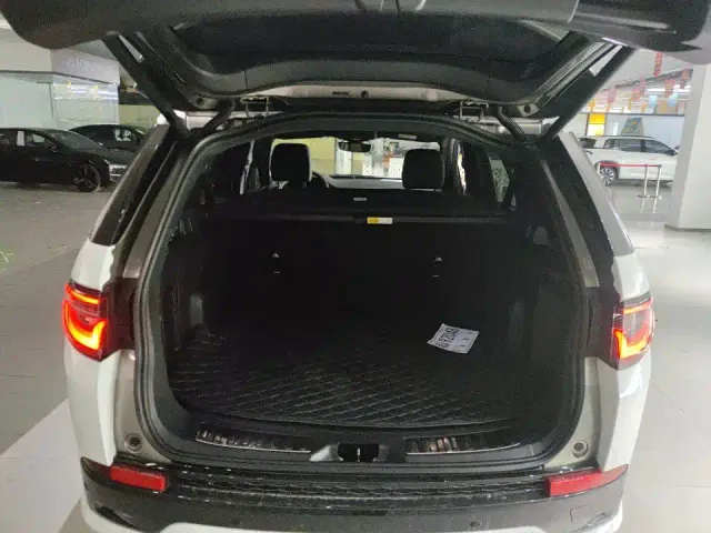 Land Rover Discovery Sport — Фото автомобиля 8