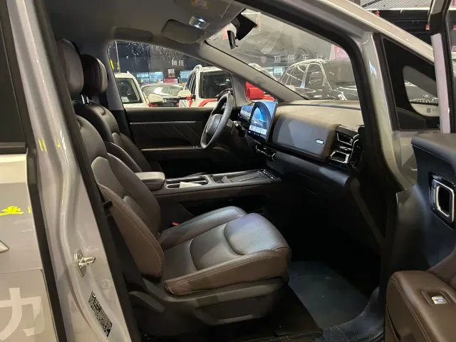 Wuling Starlight 730 — Фото автомобиля 9