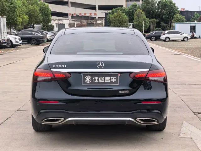 Mercedes-Benz E-Class — Фото автомобиля 15