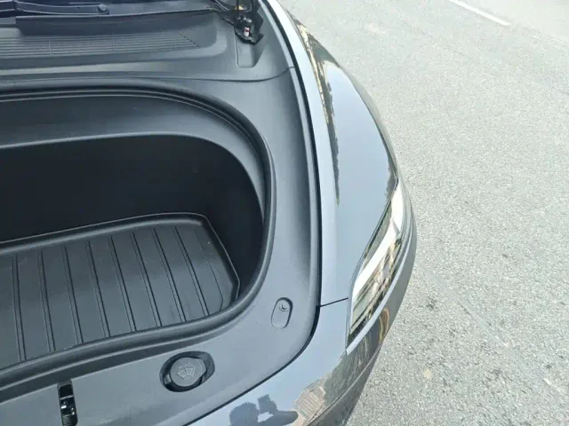 Tesla Model 3 — Фото автомобиля 22